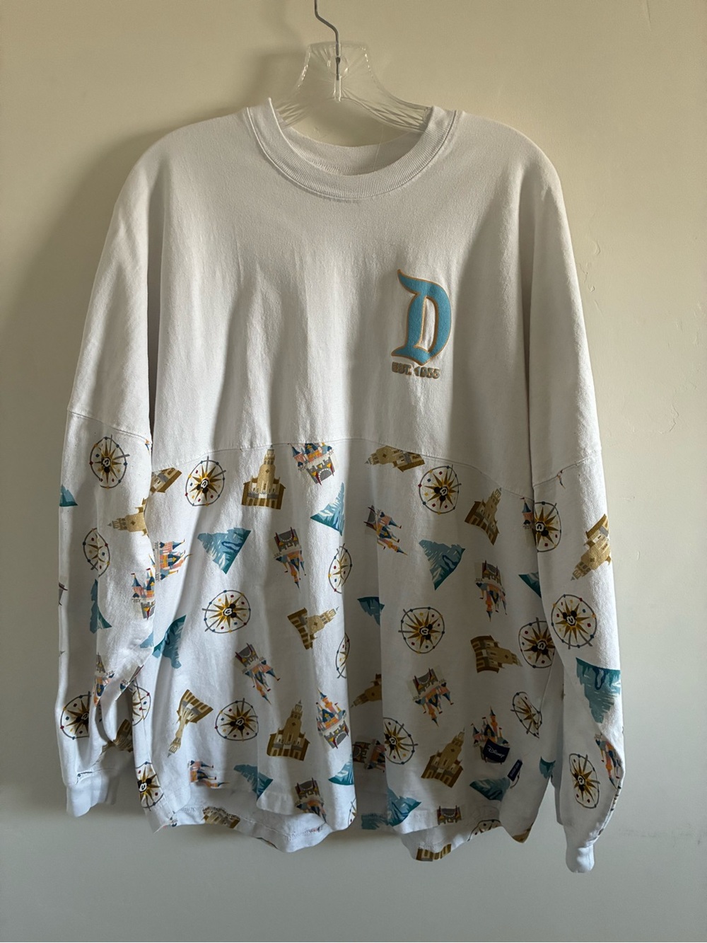 Disney woman’s size xl White Graphic Pullover Sweatshirt